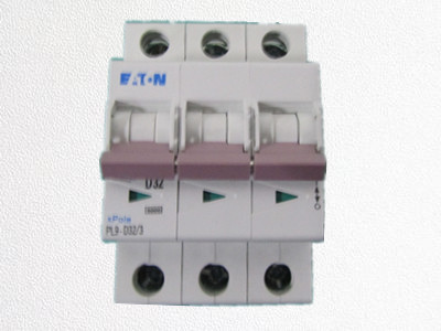 伊顿小型断路器 PL9-D32/3
